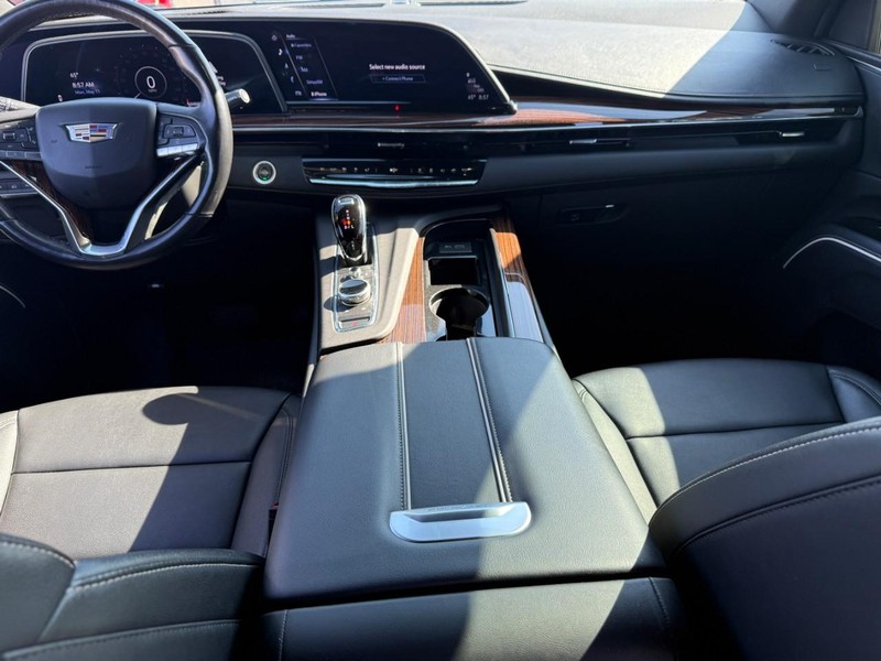 Cadillac Escalade Vehicle Full-screen Gallery Image 10
