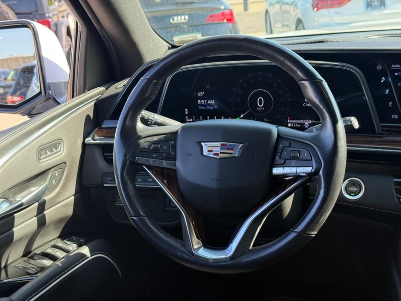 Cadillac Escalade Vehicle Full-screen Gallery Image 11