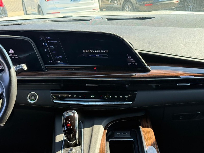 Cadillac Escalade Vehicle Full-screen Gallery Image 12