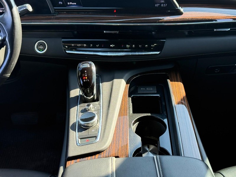 Cadillac Escalade Vehicle Full-screen Gallery Image 13