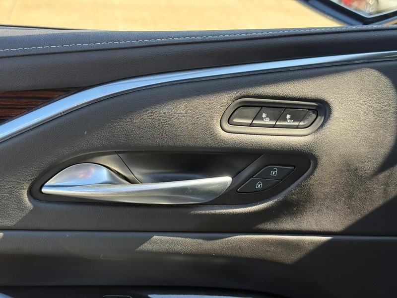 Cadillac Escalade Vehicle Full-screen Gallery Image 16