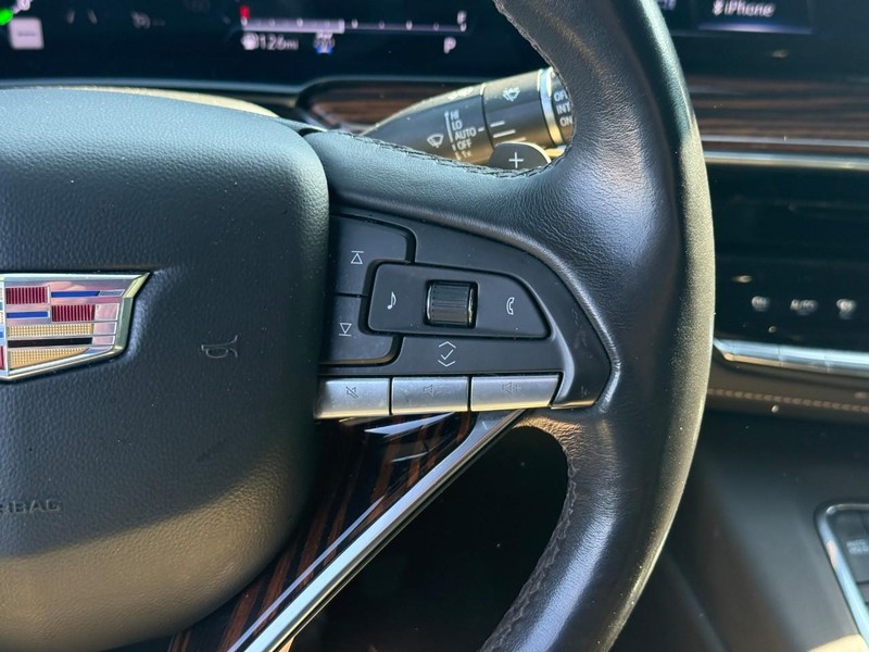 Cadillac Escalade Vehicle Full-screen Gallery Image 21