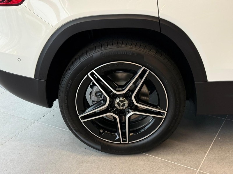 Mercedes-Benz GLB Vehicle Full-screen Gallery Image 7