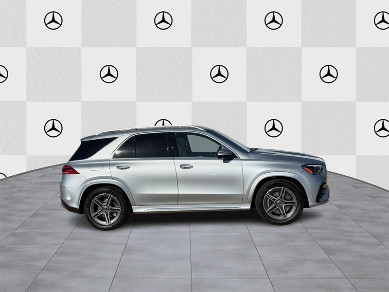 Mercedes-Benz GLE Vehicle Full-screen Gallery Image 2