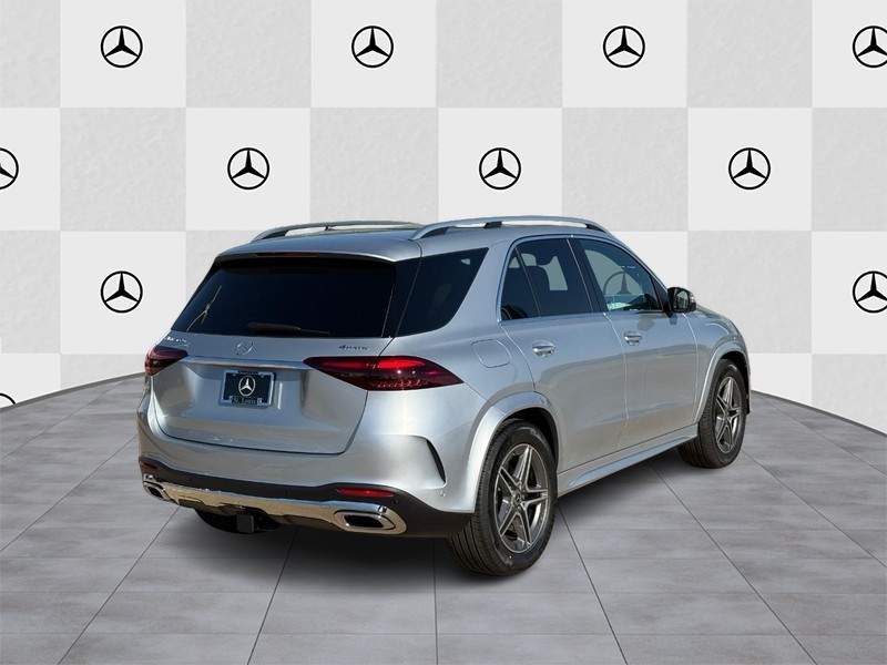 Mercedes-Benz GLE Vehicle Full-screen Gallery Image 3