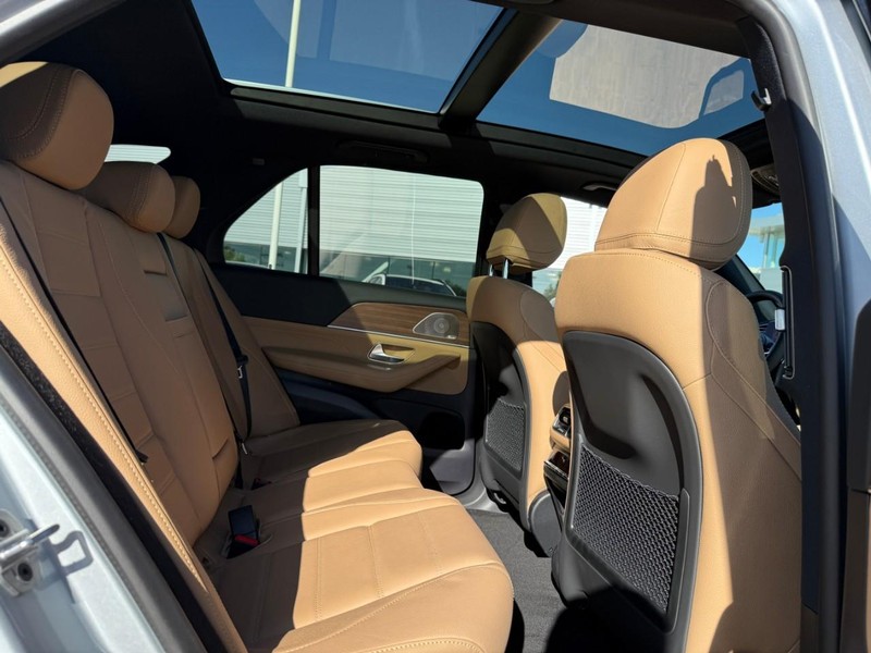 Mercedes-Benz GLE Vehicle Full-screen Gallery Image 7