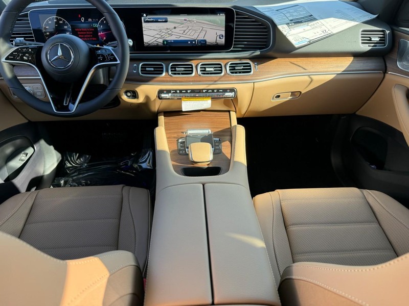 Mercedes-Benz GLE Vehicle Full-screen Gallery Image 8