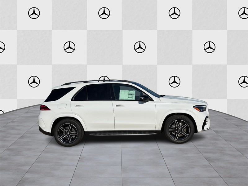 Mercedes-Benz GLE Vehicle Full-screen Gallery Image 2