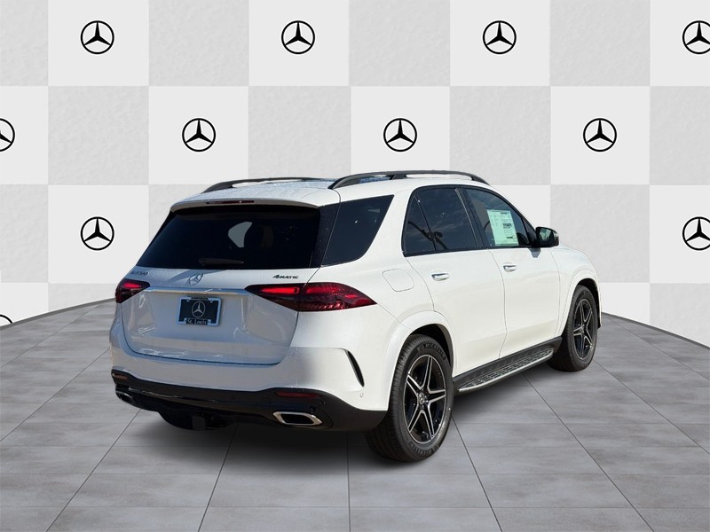 Mercedes-Benz GLE Vehicle Full-screen Gallery Image 3