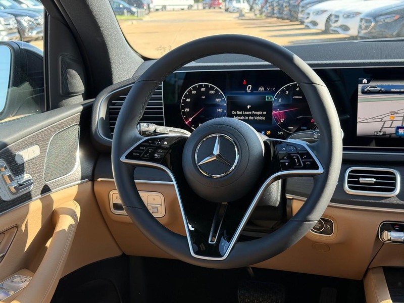 Mercedes-Benz GLE Vehicle Full-screen Gallery Image 8