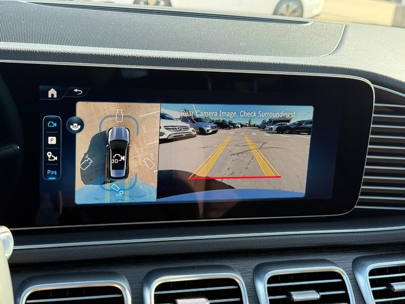 Mercedes-Benz GLE Vehicle Full-screen Gallery Image 19