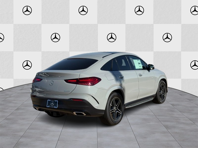 Mercedes-Benz GLE Vehicle Full-screen Gallery Image 3