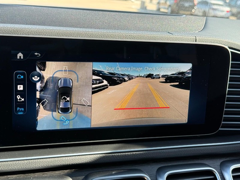 Mercedes-Benz GLE Vehicle Full-screen Gallery Image 21