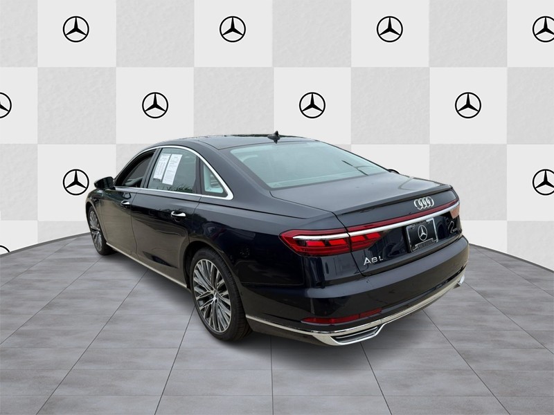 Audi A8 Vehicle Full-screen Gallery Image 4
