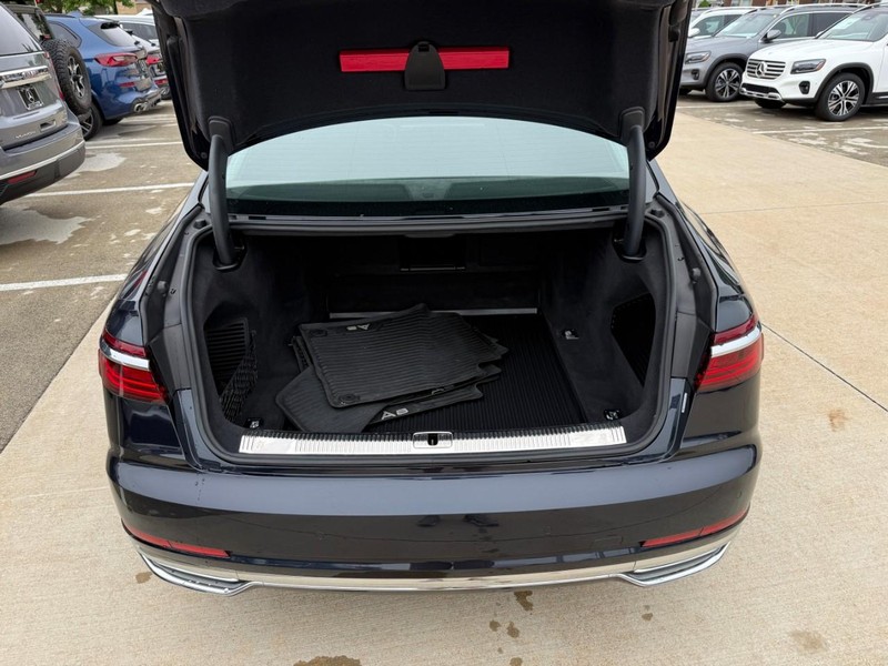 Audi A8 Vehicle Full-screen Gallery Image 8