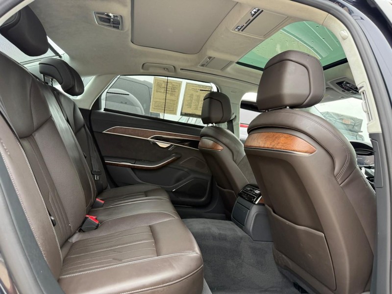 Audi A8 Vehicle Full-screen Gallery Image 10