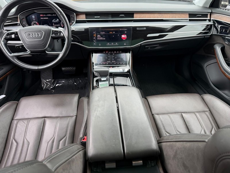 Audi A8 Vehicle Full-screen Gallery Image 11