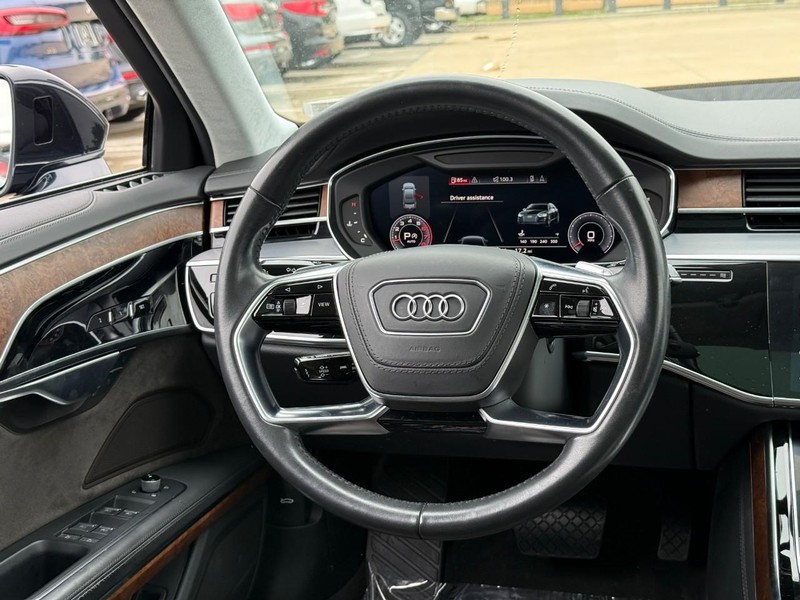Audi A8 Vehicle Full-screen Gallery Image 12