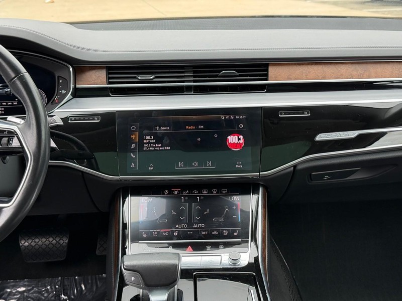 Audi A8 Vehicle Full-screen Gallery Image 13