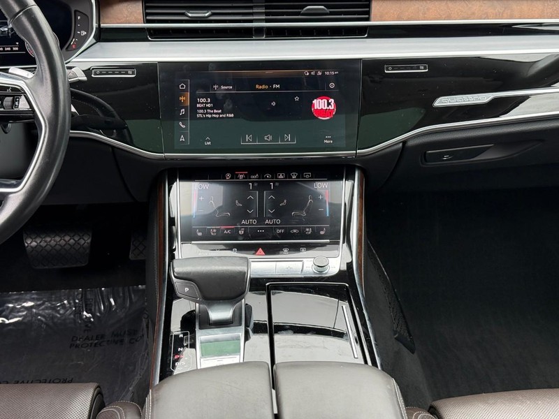 Audi A8 Vehicle Full-screen Gallery Image 14