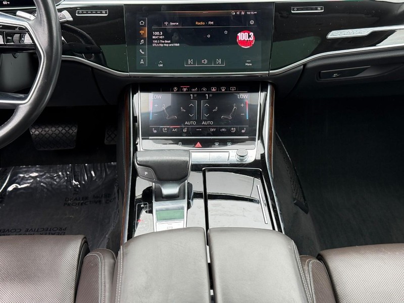 Audi A8 Vehicle Full-screen Gallery Image 15