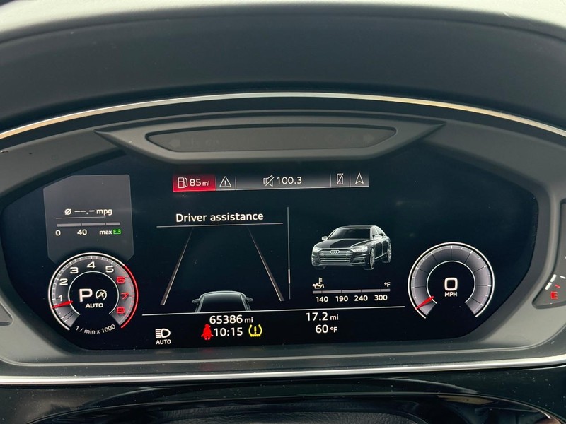 Audi A8 Vehicle Full-screen Gallery Image 23