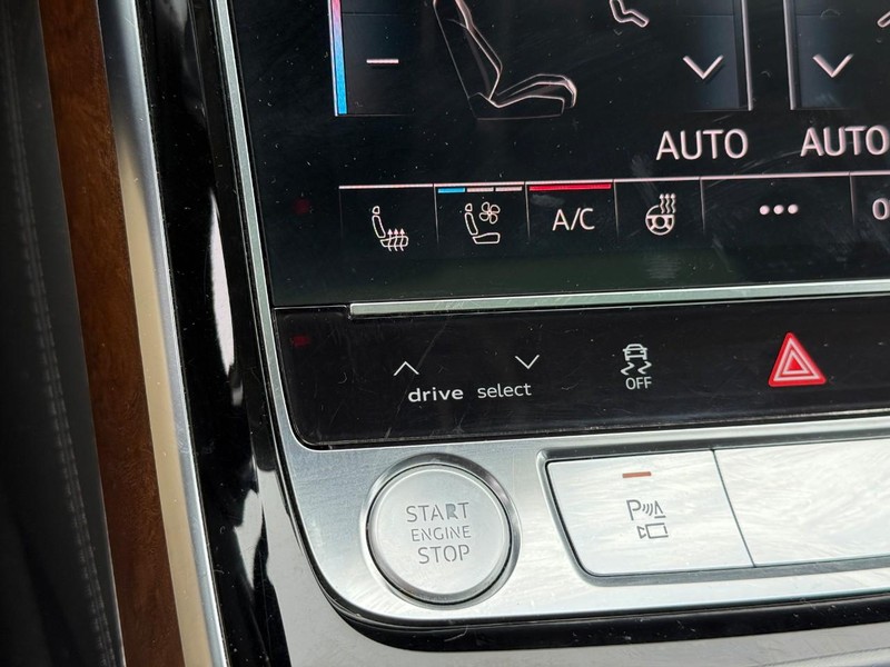 Audi A8 Vehicle Full-screen Gallery Image 25