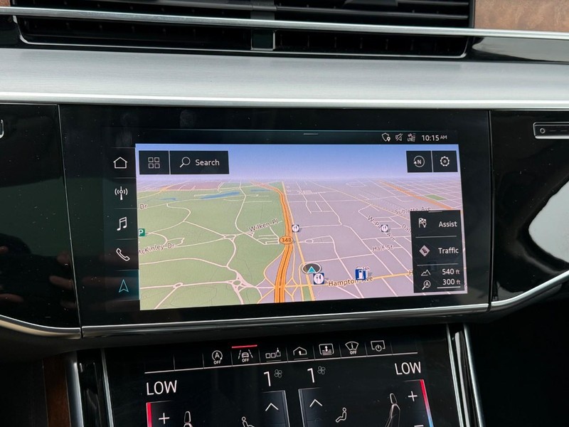Audi A8 Vehicle Full-screen Gallery Image 27
