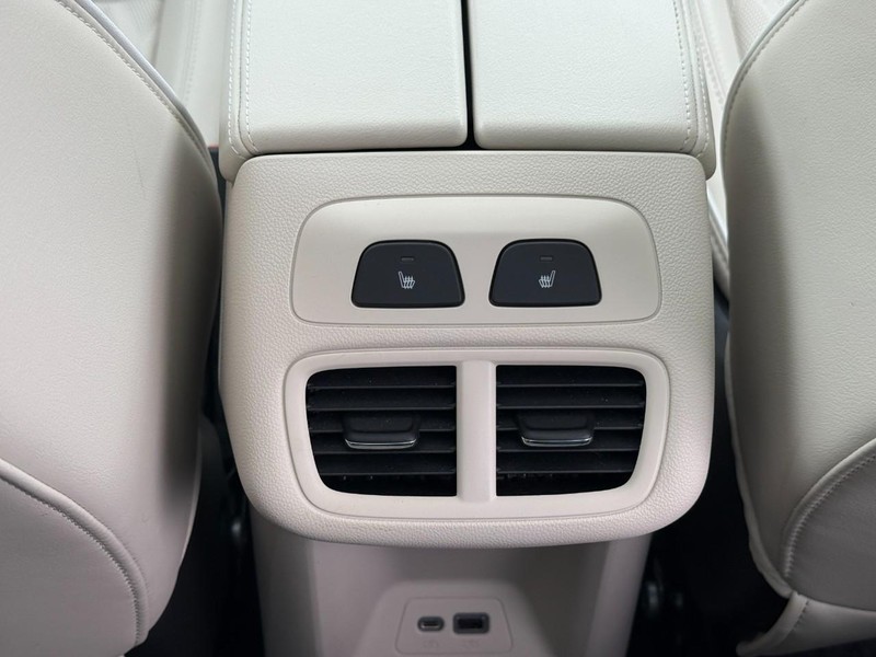 Buick Envision Vehicle Full-screen Gallery Image 17
