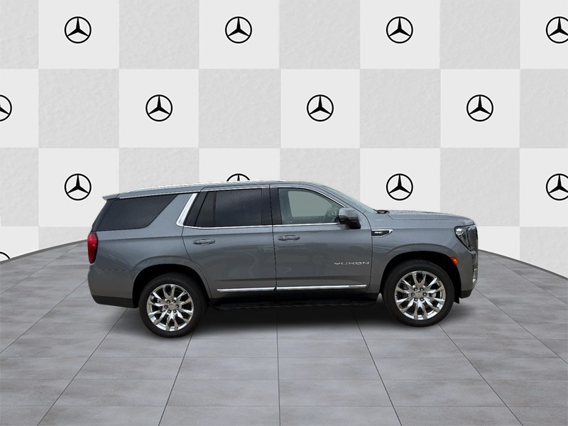 GMC Yukon Vehicle Full-screen Gallery Image 02