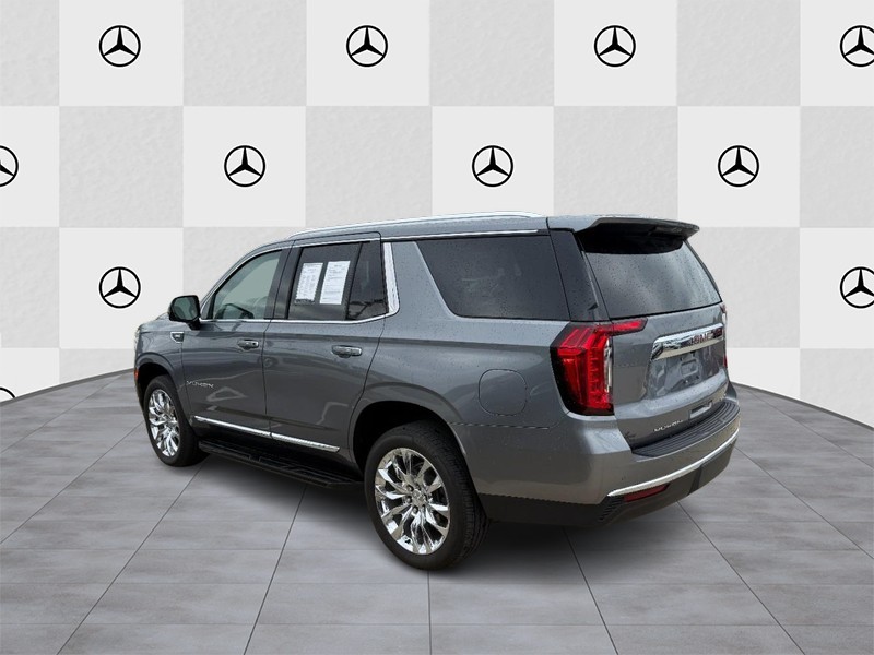 GMC Yukon Vehicle Full-screen Gallery Image 04