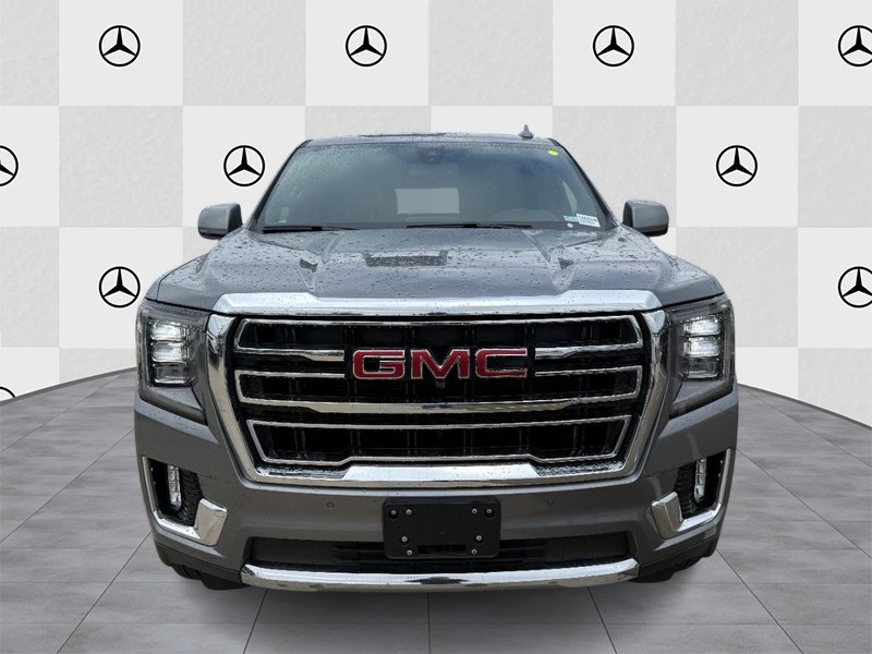 GMC Yukon Vehicle Full-screen Gallery Image 05
