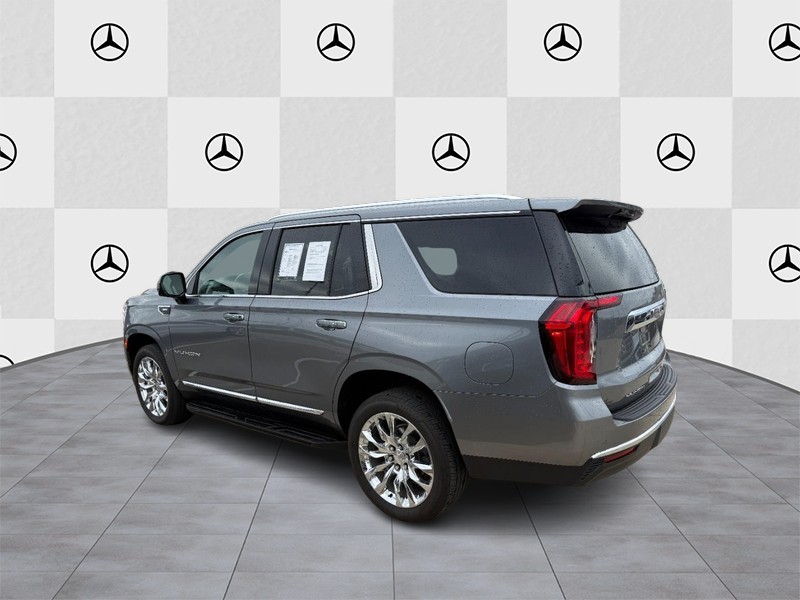 GMC Yukon Vehicle Full-screen Gallery Image 06