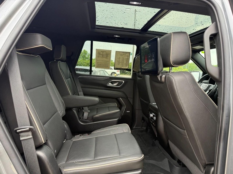 GMC Yukon Vehicle Full-screen Gallery Image 11