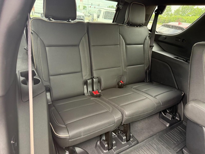 GMC Yukon Vehicle Full-screen Gallery Image 13