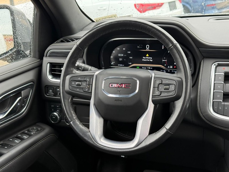GMC Yukon Vehicle Full-screen Gallery Image 15