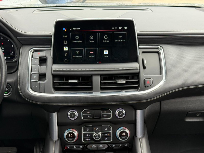 GMC Yukon Vehicle Full-screen Gallery Image 16