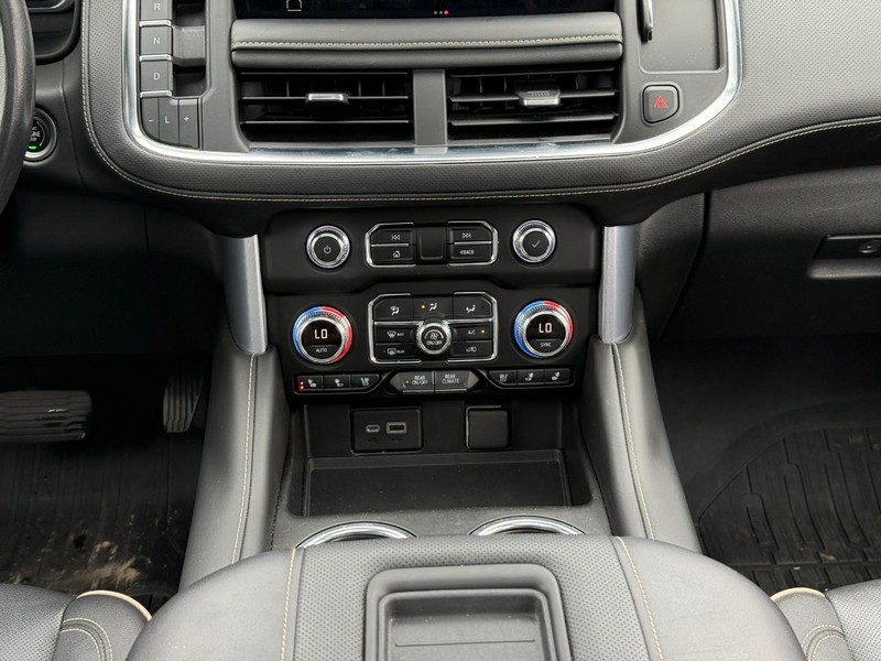 GMC Yukon Vehicle Full-screen Gallery Image 17