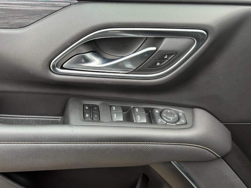 GMC Yukon Vehicle Full-screen Gallery Image 18