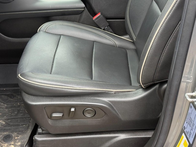 GMC Yukon Vehicle Full-screen Gallery Image 20