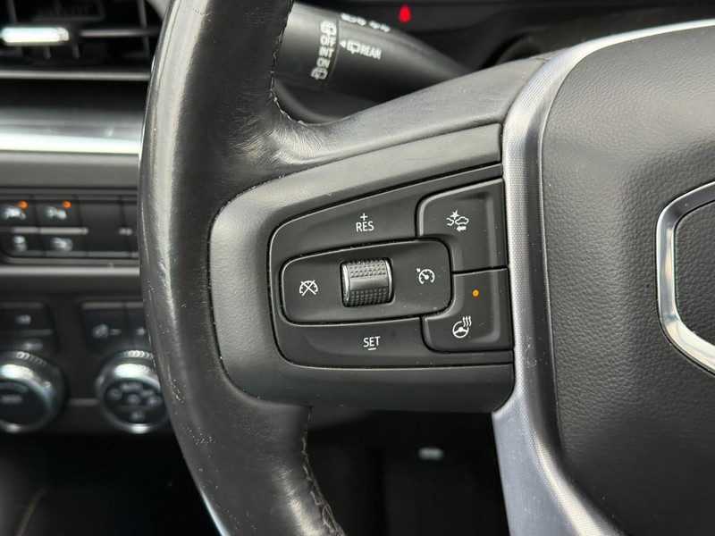 GMC Yukon Vehicle Full-screen Gallery Image 22