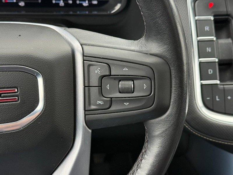 GMC Yukon Vehicle Full-screen Gallery Image 23