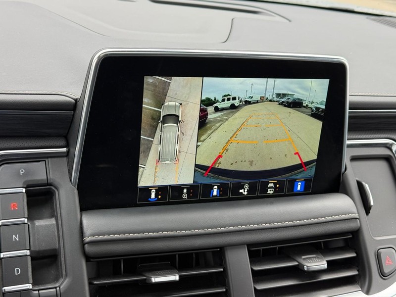 GMC Yukon Vehicle Full-screen Gallery Image 26