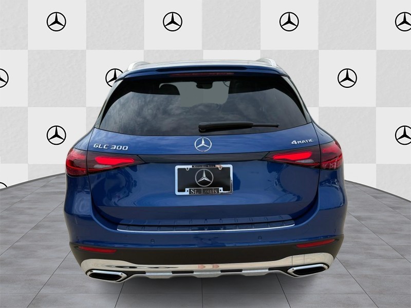 Mercedes-Benz GLC Vehicle Full-screen Gallery Image 6