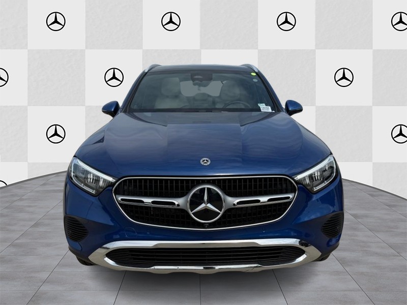 Mercedes-Benz GLC Vehicle Full-screen Gallery Image 7