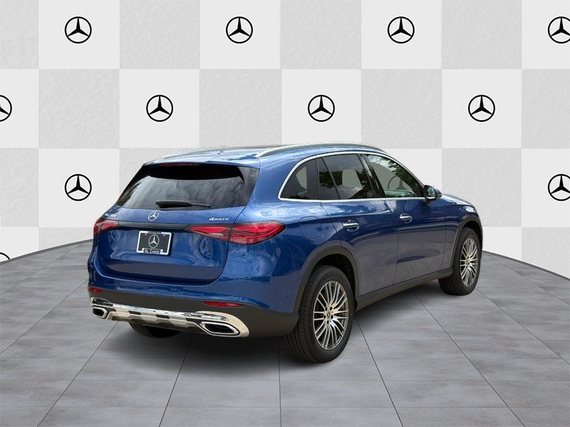 Mercedes-Benz GLC Vehicle Full-screen Gallery Image 3
