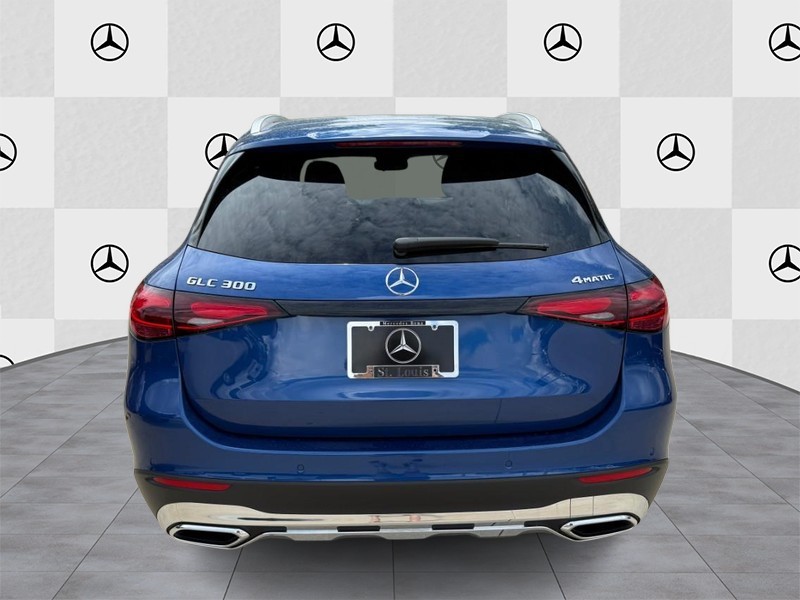 Mercedes-Benz GLC Vehicle Full-screen Gallery Image 6