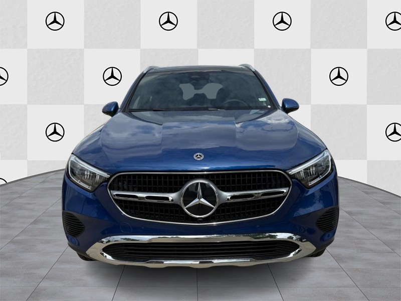 Mercedes-Benz GLC Vehicle Full-screen Gallery Image 7