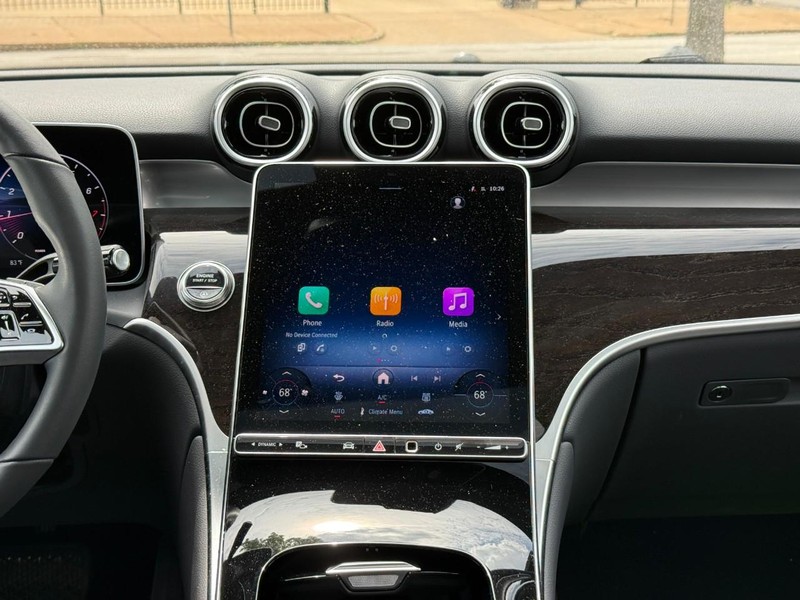 Mercedes-Benz GLC Vehicle Full-screen Gallery Image 15