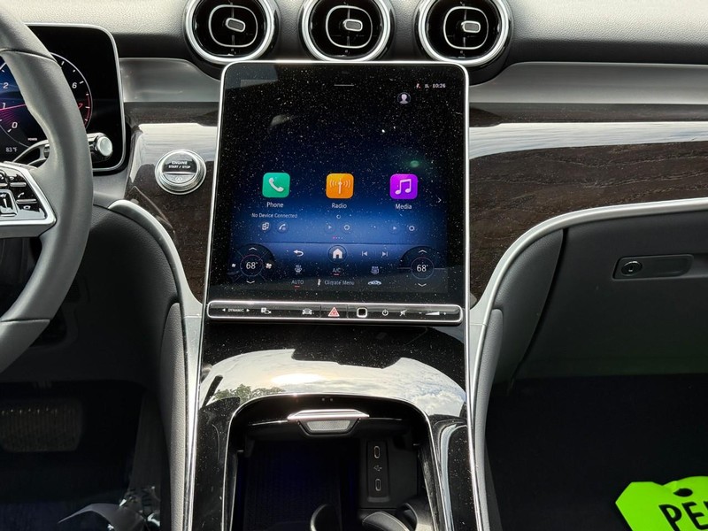 Mercedes-Benz GLC Vehicle Full-screen Gallery Image 16